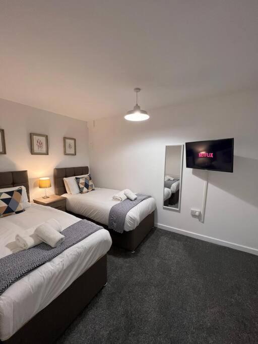 Bridge Place - Spacious Home With Plenty Of Beds! Merthyr Tydfil Luaran gambar