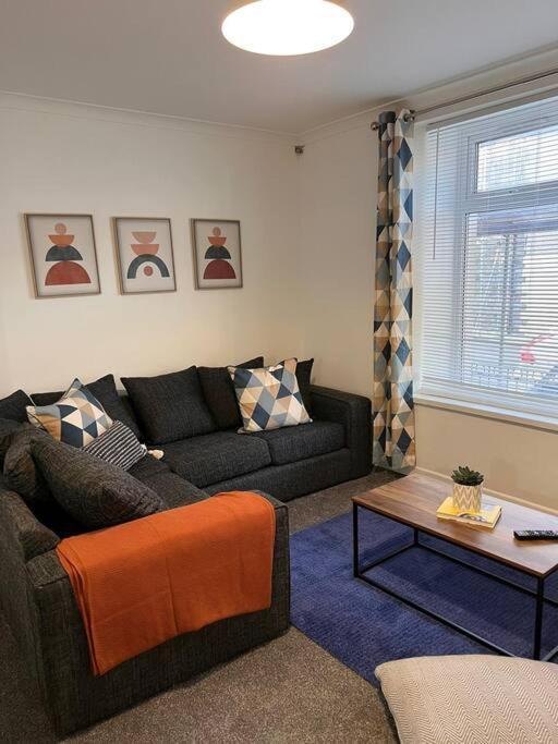 Bridge Place - Spacious Home With Plenty Of Beds! Merthyr Tydfil Luaran gambar