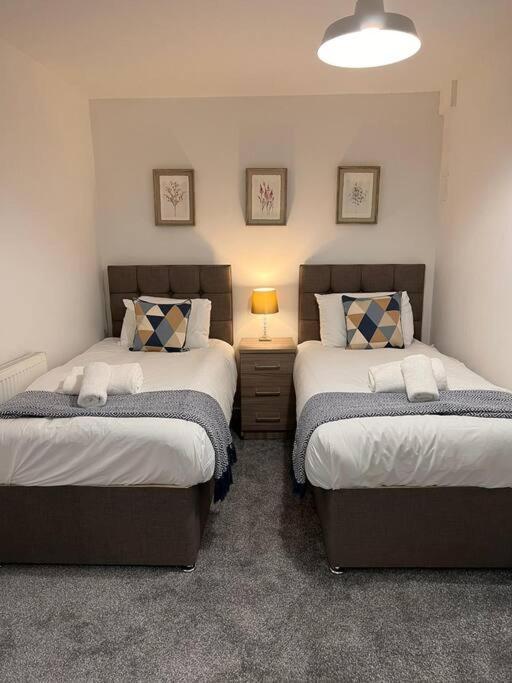 Bridge Place - Spacious Home With Plenty Of Beds! Merthyr Tydfil Luaran gambar