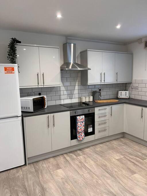 Bridge Place - Spacious Home With Plenty Of Beds! Merthyr Tydfil Luaran gambar