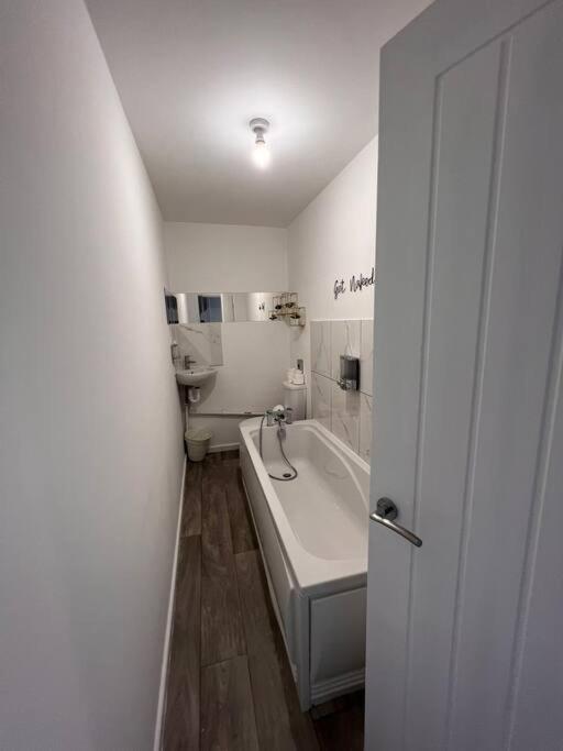Bridge Place - Spacious Home With Plenty Of Beds! Merthyr Tydfil Luaran gambar
