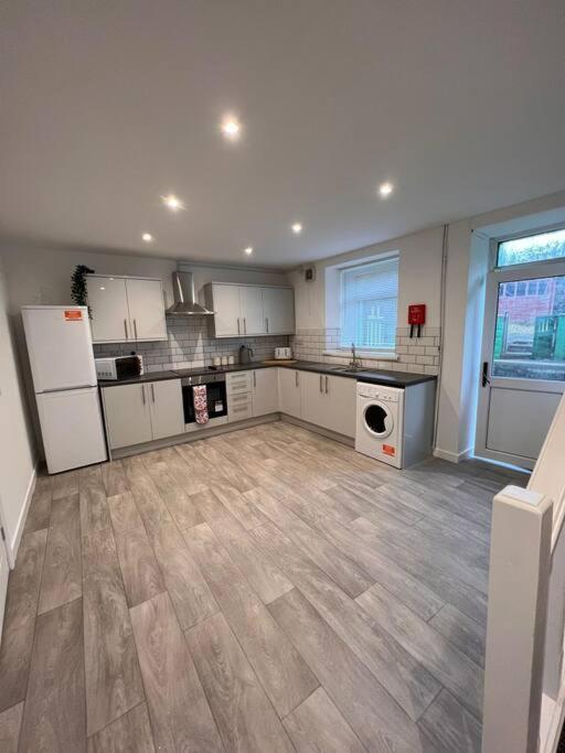 Bridge Place - Spacious Home With Plenty Of Beds! Merthyr Tydfil Luaran gambar