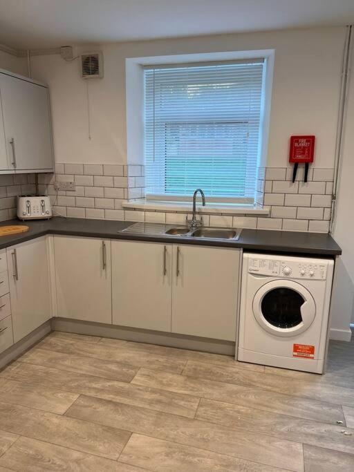 Bridge Place - Spacious Home With Plenty Of Beds! Merthyr Tydfil Luaran gambar